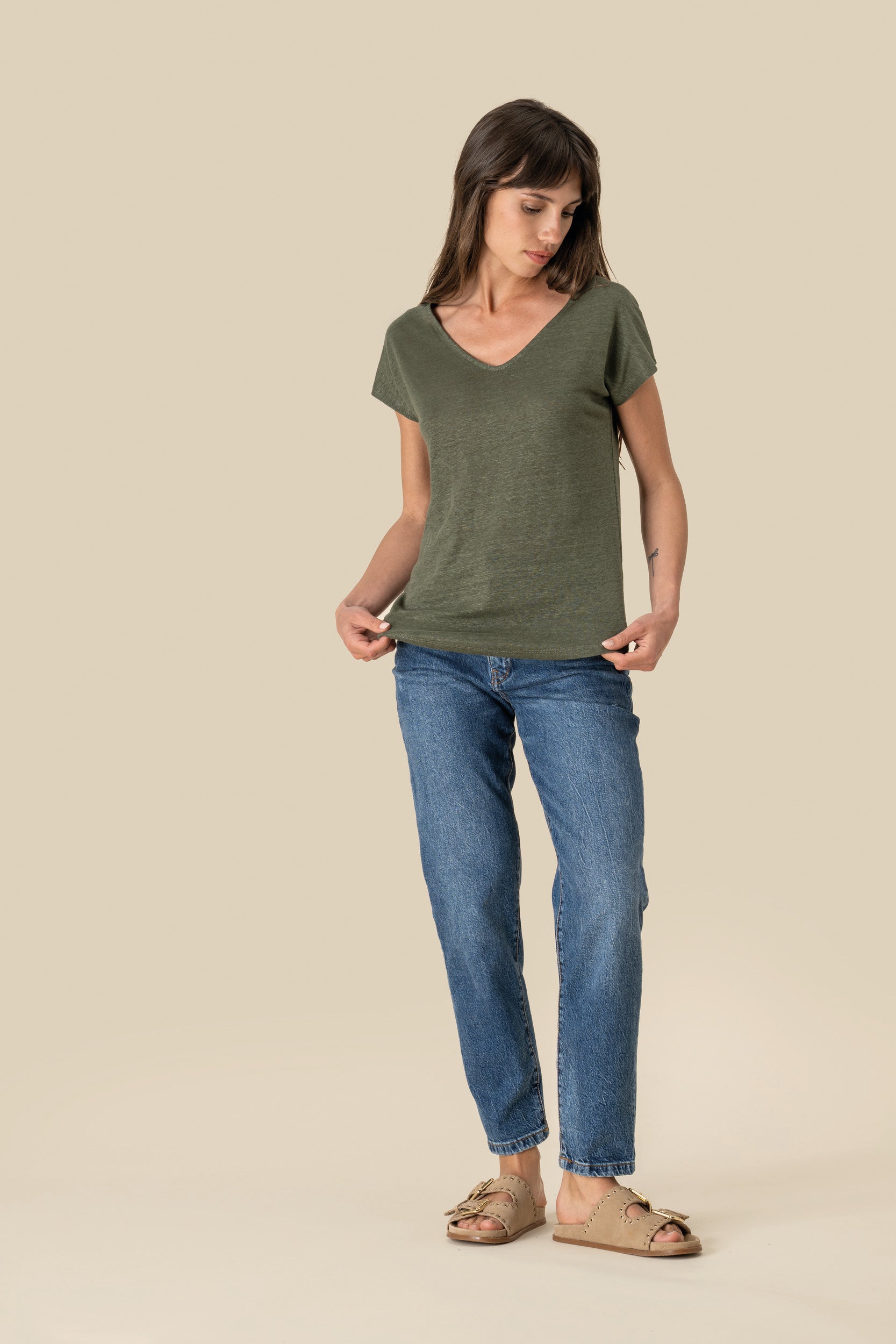 T-shirt em linho decote V de senhora