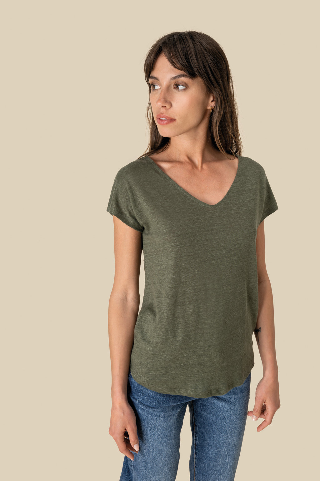 T-shirt em linho decote V de senhora