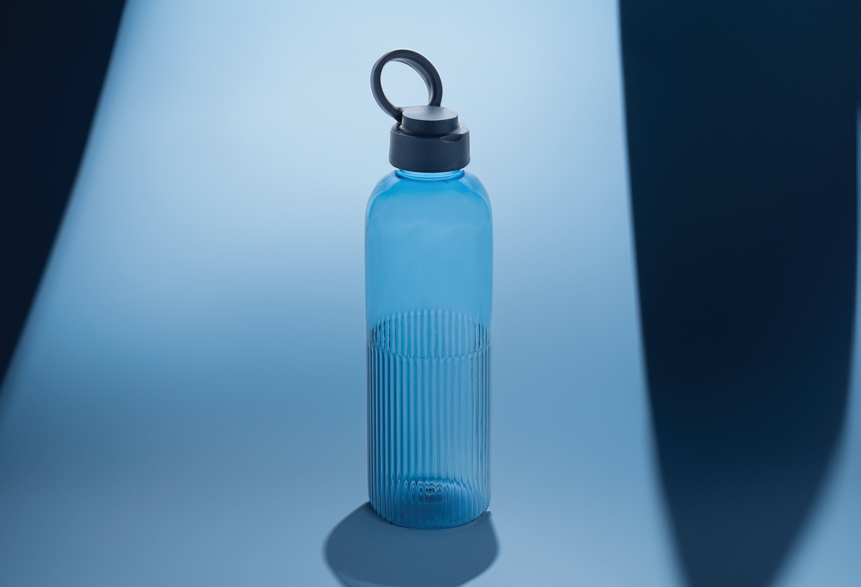 Garrafa de água Ripple RCS RPET à prova de fugas com pega, 750ml