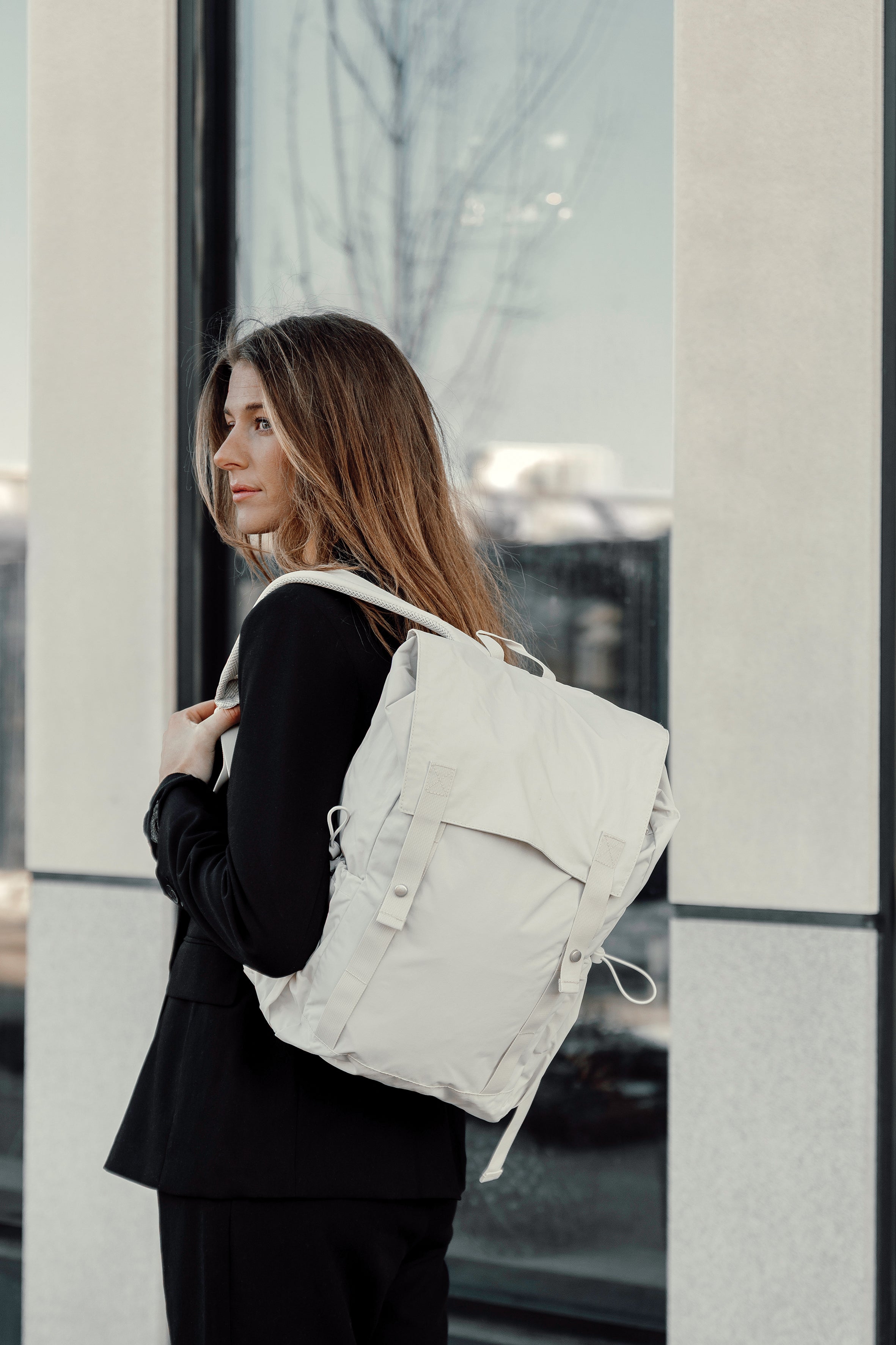 Mochila KENTO URBAN RCS para uso diário, fabricada em nylon reciclado.